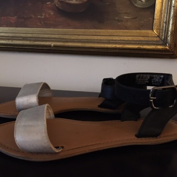 Flat sandals - Picture 2 of 5